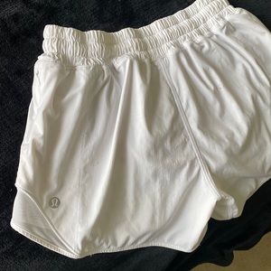 White Lululemon Hotty Hot Low-Rise Lined Short 2.5"